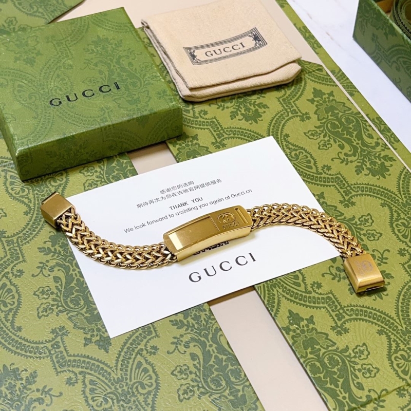 G*u*i bracelets